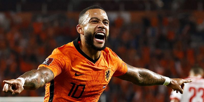 Hàng công Hà Lan tiếp tục trông chờ Memphis Depay